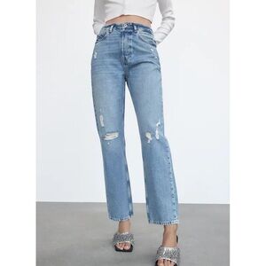 ZARA Women’s Distressed Lightly Ripped Light Blue Straight Leg Jeans 28” Inseam